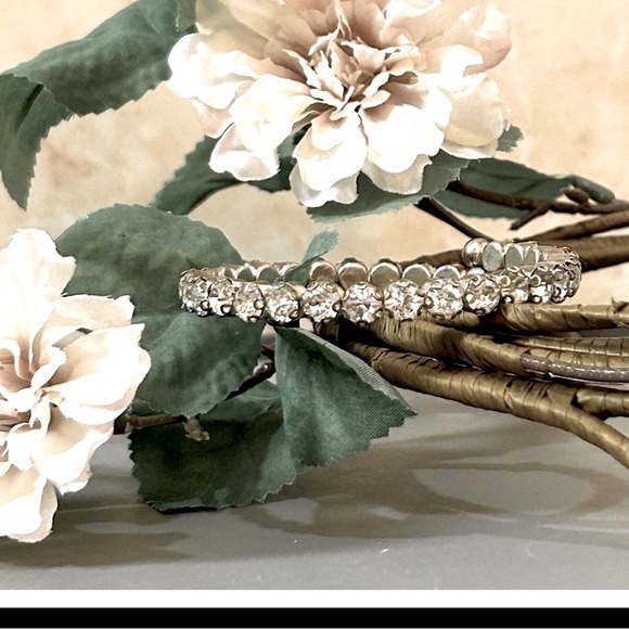 Elegant Silver Rhinestone  Bracelet - Picture 1 of 4